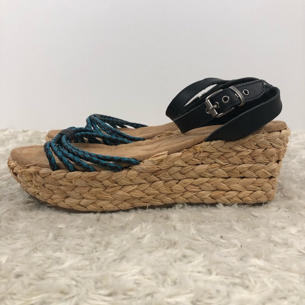 Minnetonka Prospect ankle strap  wedge sandals 9